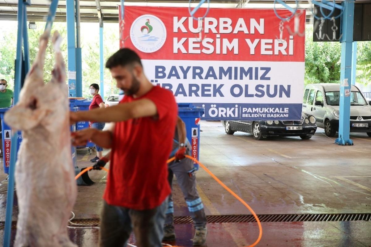 Vatandaşların kurbanları sağlıklı ve hijyenik ortamlarda kesildi
