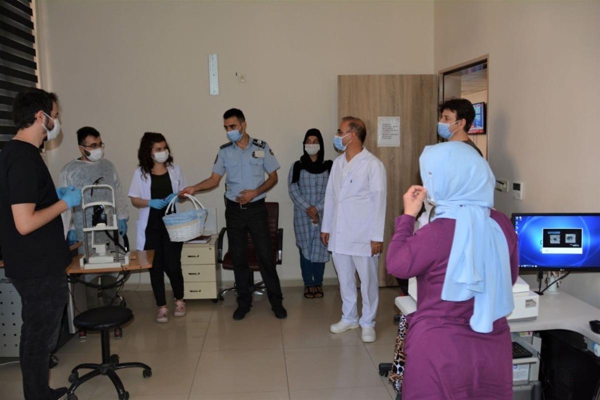 D&Uuml; Hastanesi Başhekimi Akdağ&rsquo;dan hasta ve &ccedil;alışanlara bayram ziyareti