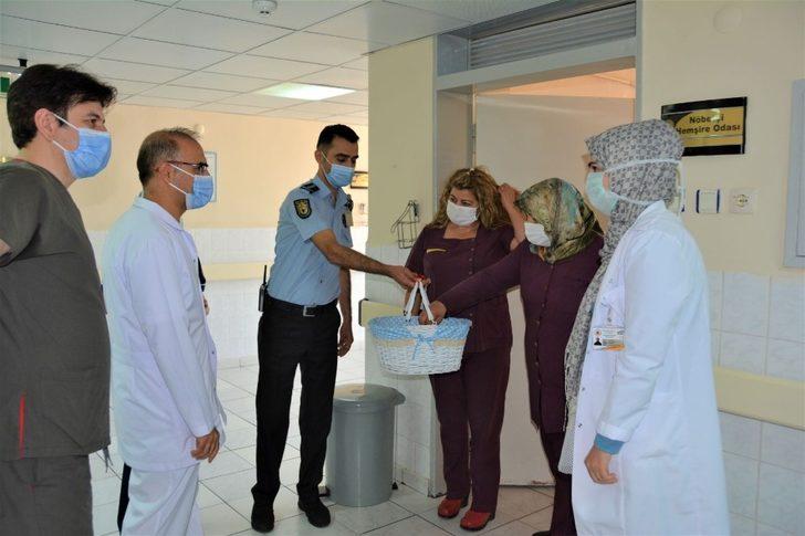 DÜ Hastanesi Başhekimi Akdağ’dan hasta ve çalışanlara bayram ziyareti G3