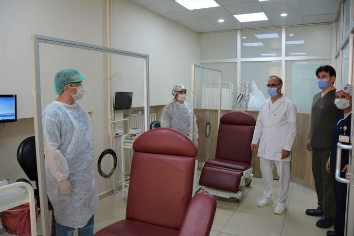 DÜ Hastanesi Başhekimi Akdağ’dan hasta ve çalışanlara bayram ziyareti G5