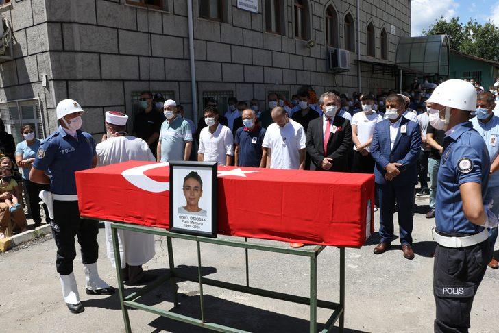 Yürek parçalayan an! Boğularak ölen polis memuru eşini elleriyle toprağa verdi G4