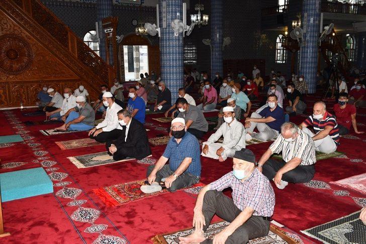 Vali Su, bayram namazını Muğdat Camii’nde kıldı G2