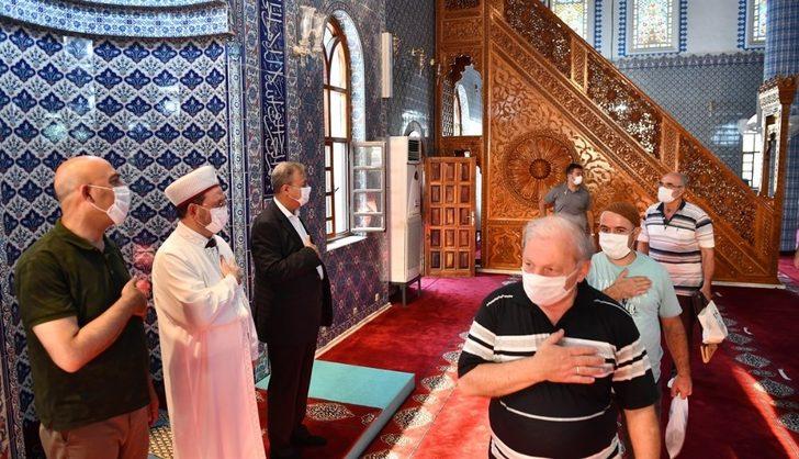 Vali Su, bayram namazını Muğdat Camii’nde kıldı G3