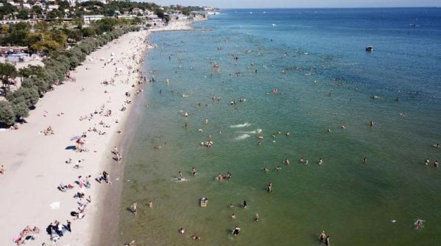 Menekşe plajında bayram yoğunluğu! Akın ettiler
