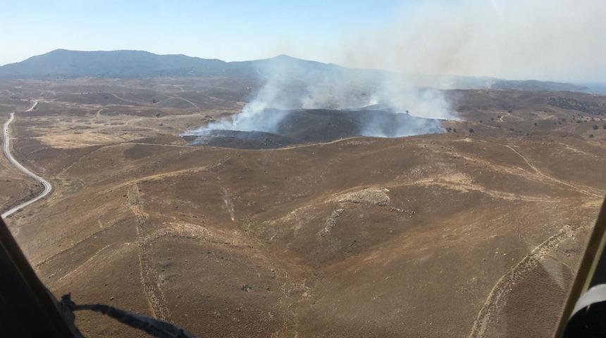 İzmir&rsquo;de otluk alanda yangın