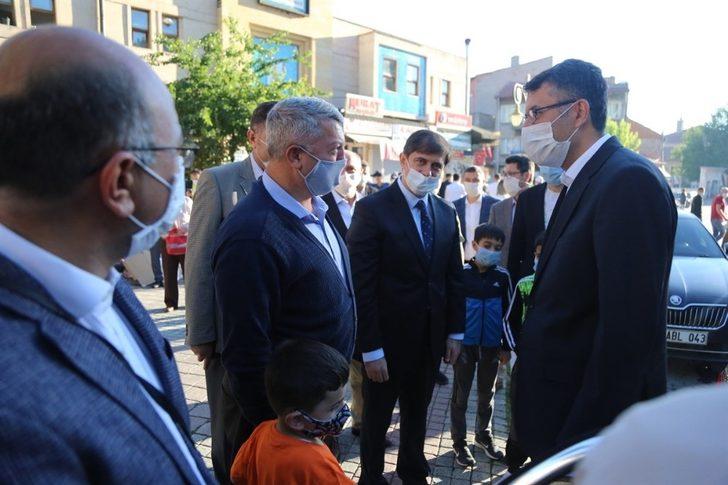 Kütahya’da ’Mesafeli’ bayramlaşma G1