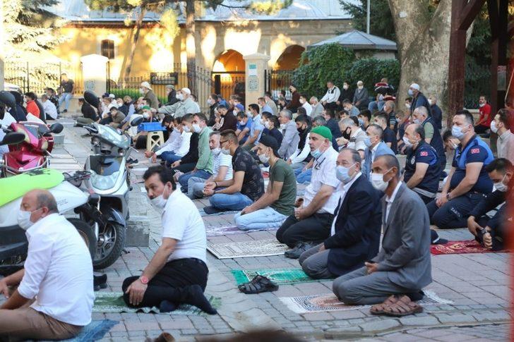 Kütahya’da ’Mesafeli’ bayramlaşma G2