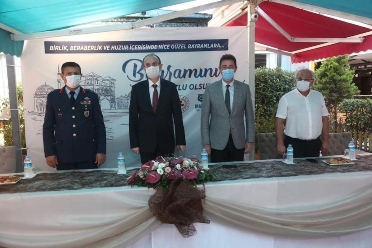 Bayramlaşmada pandemi &ouml;nlemleri