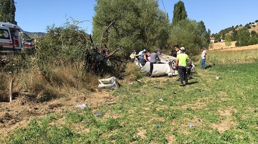 Uşak'ta otomobil devrildi: 1 ölü, 1 yaralı