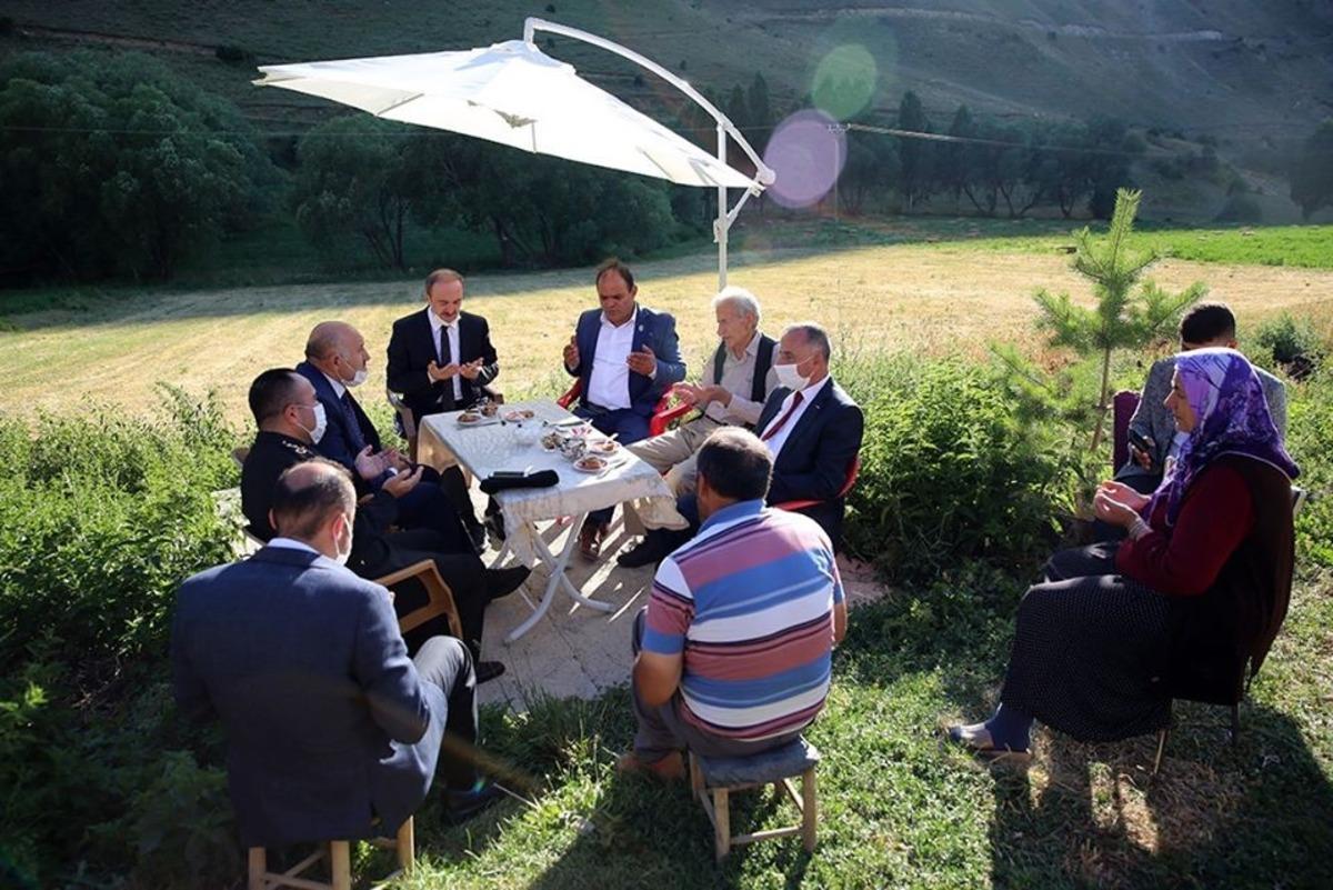 Vali C&uuml;neyt Epcim, şehit aileleri ve 15 Temmuz gazisini ziyaret etti