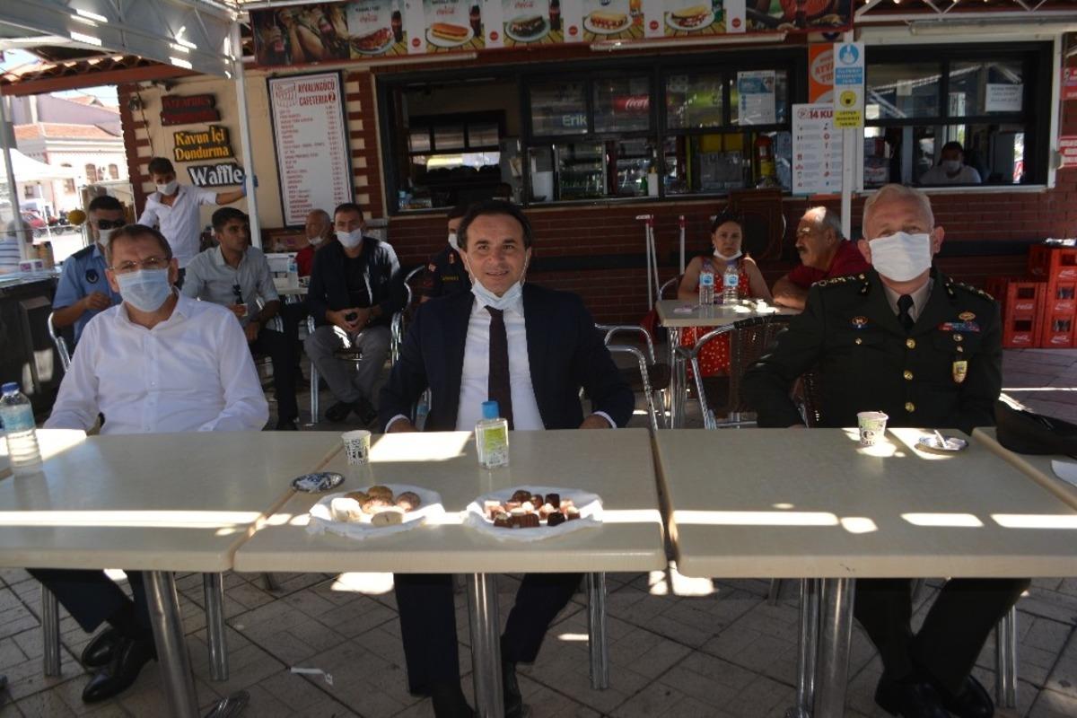 Ayvalık protokol&uuml; bayramlaştı