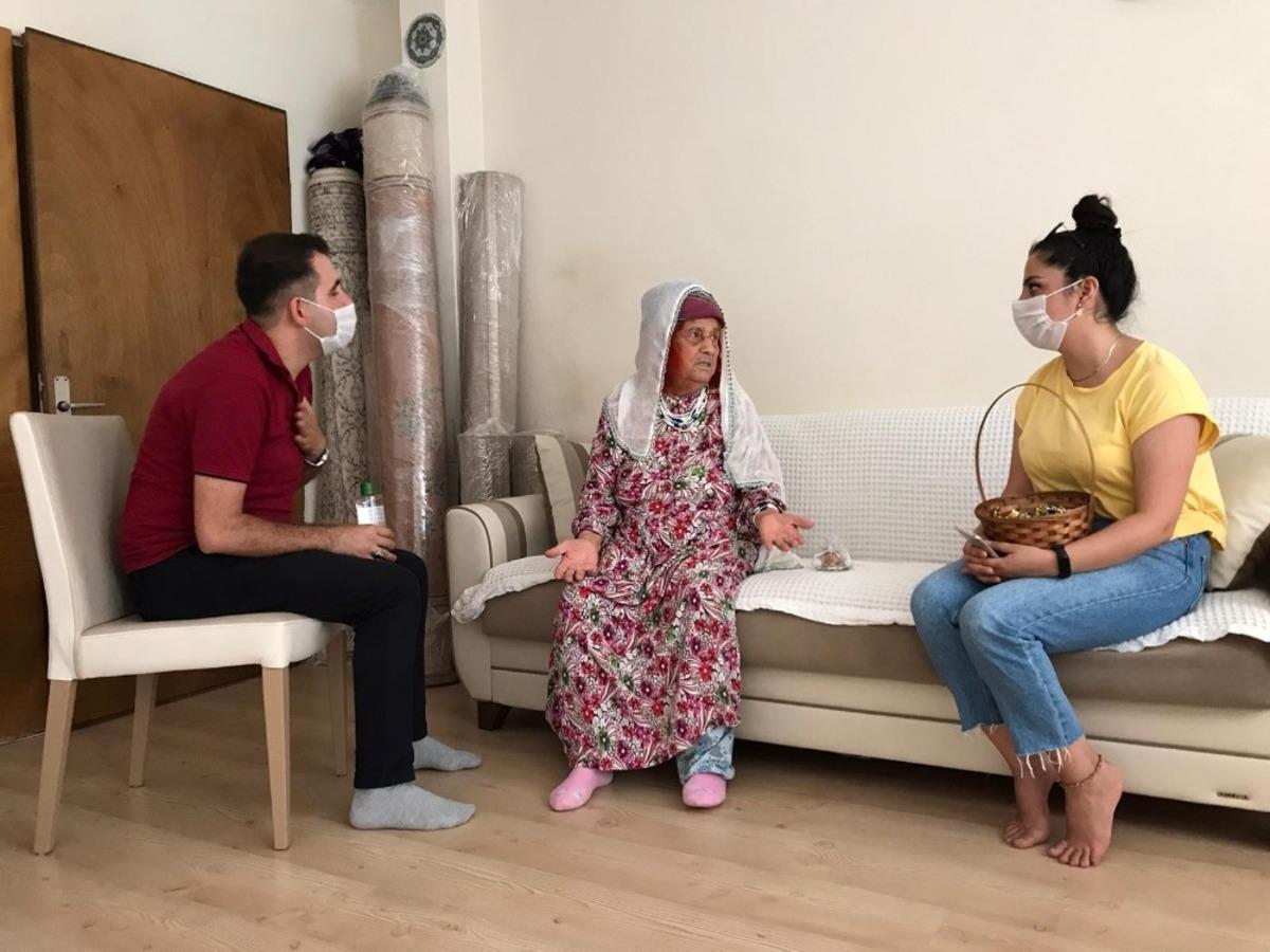 AK Partili g&ouml;n&uuml;ll&uuml;lerden bayram ziyaretleri