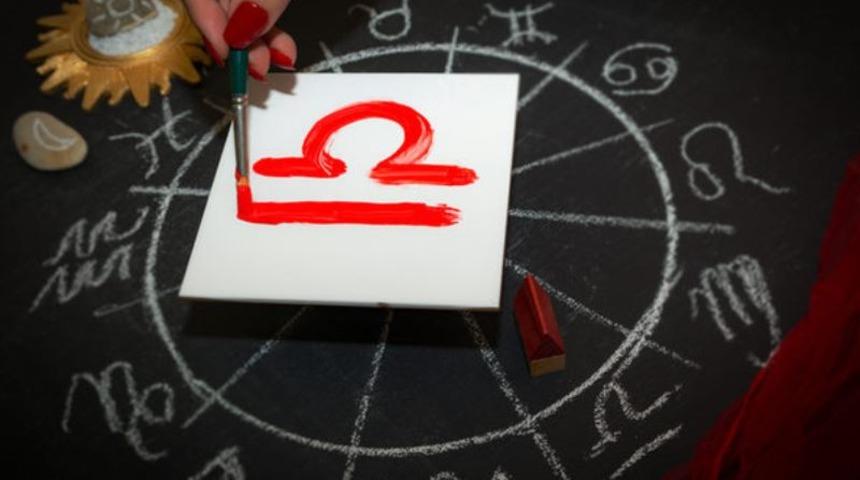 Finansal dengeler... Terazi Burcu Kasım 2020 Aylık Burç Yorumu (23 Eylül - 22 Ekim) Astrolog Merve Rençber'den; aşk, sağlık ve kariyer yorumları