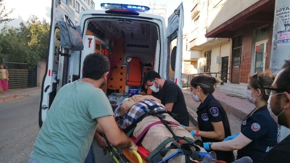 Merdivenlerden d&uuml;şen vatandaş yaralandı