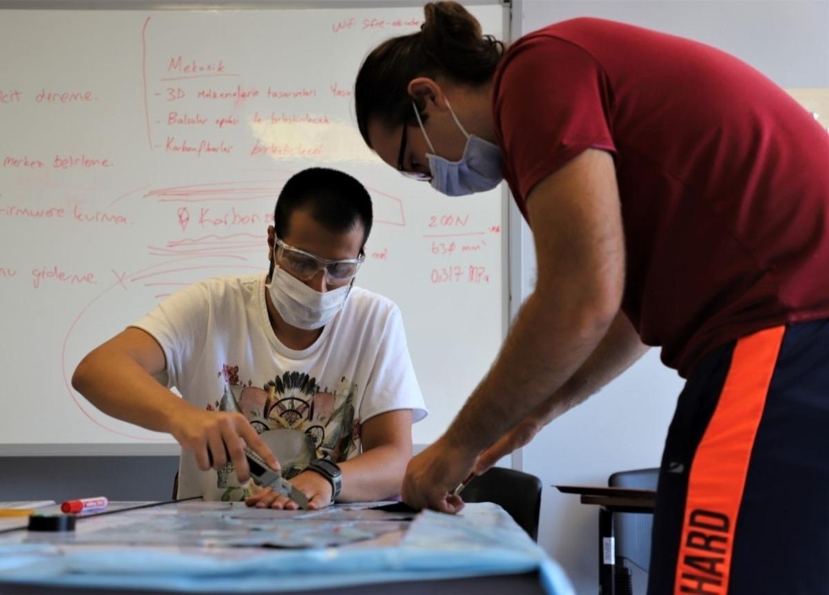 M&uuml;hendis adayları TEKNOFEST&rsquo;e hazırlanıyor