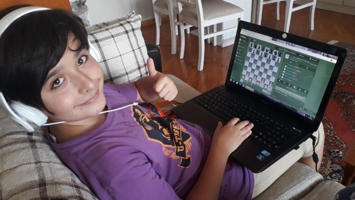 Bilgievi &ouml;ğrencileri satran&ccedil;ta ter d&ouml;kt&uuml;