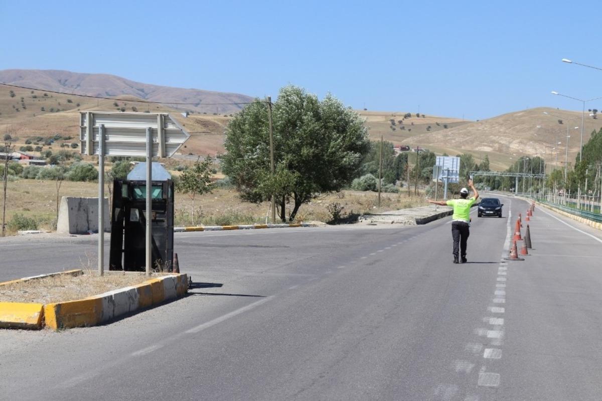 Ekipler hem bayramlaştı hem de denetledi