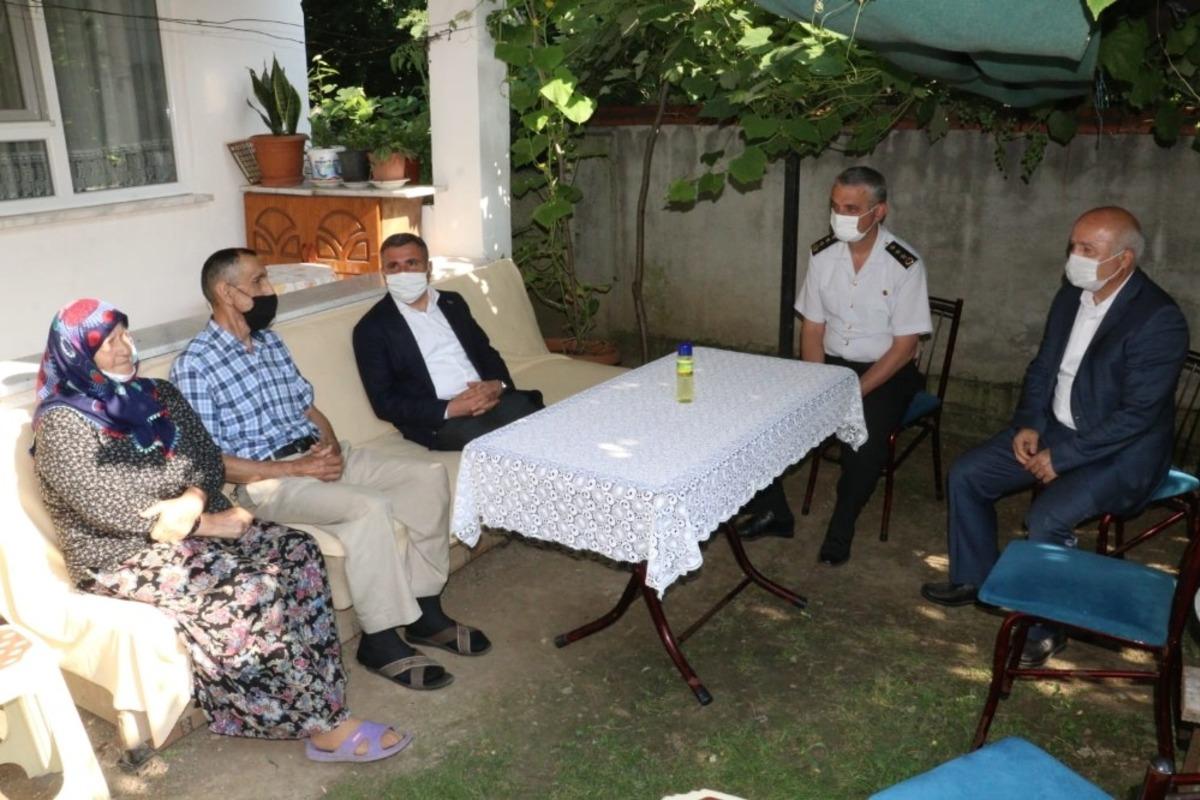 Vali Atay bayramda şahit ailelerini yalnız bırakmadı