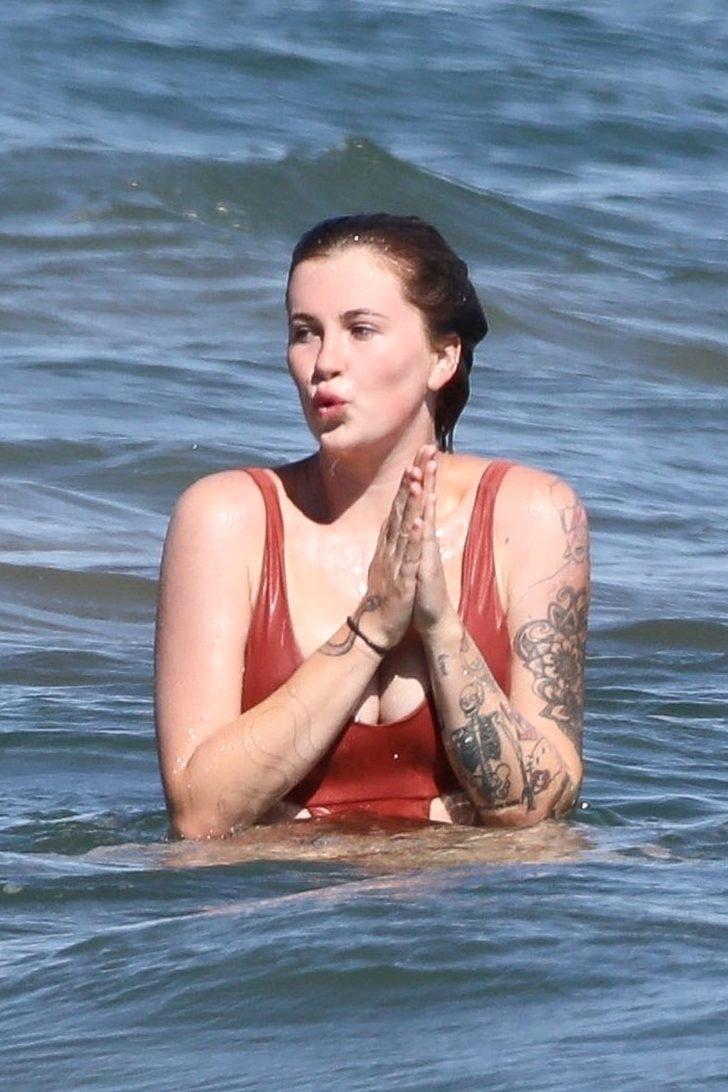 Ireland Baldwin'in plaj şıklığı dikkat çekti  G1