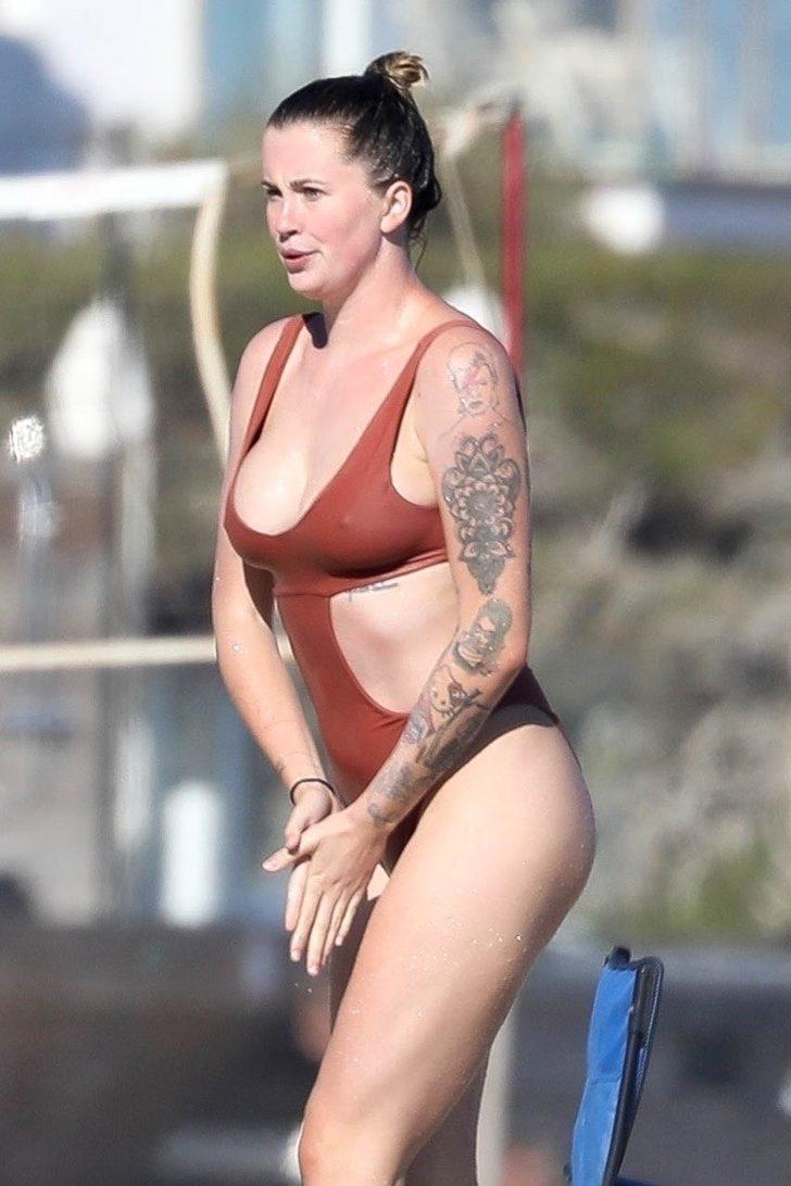 Ireland Baldwin'in plaj şıklığı dikkat çekti  G3