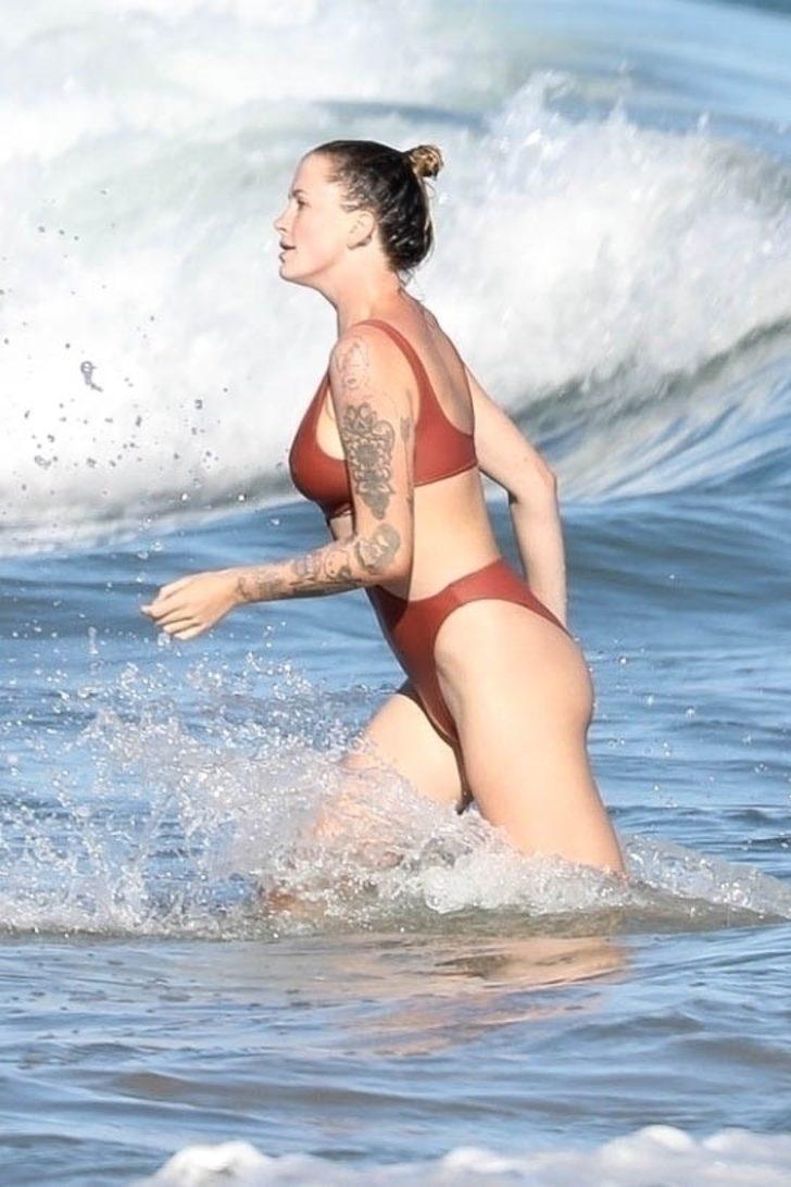Ireland Baldwin'in plaj şıklığı dikkat çekti  G5