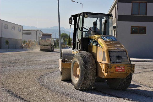Mersin’deki mobilyacılar sitesinde asfalt çalışmaları tamamlandı