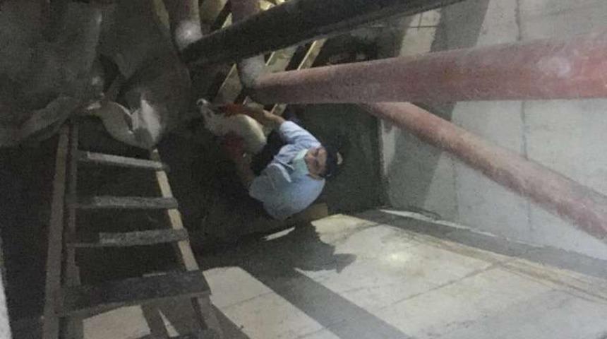 Havalandırma boşluğuna d&uuml;şen yavru k&ouml;pek kurtarıldı