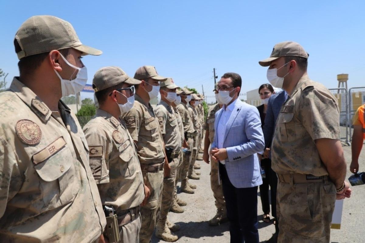 Kaymakam Sinanoğlu g&uuml;venlik g&uuml;&ccedil;lerinin bayramını kutladı