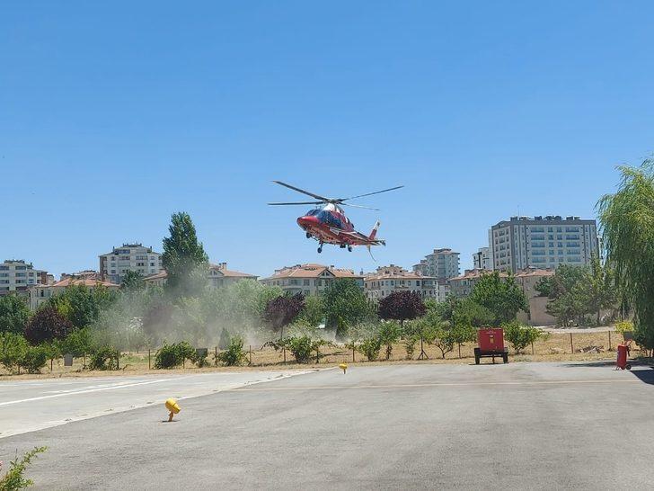 Uçuruma yuvarlanan otomobilin sürücüsü ambulans helikopterle şehir merkezine getirildi G4