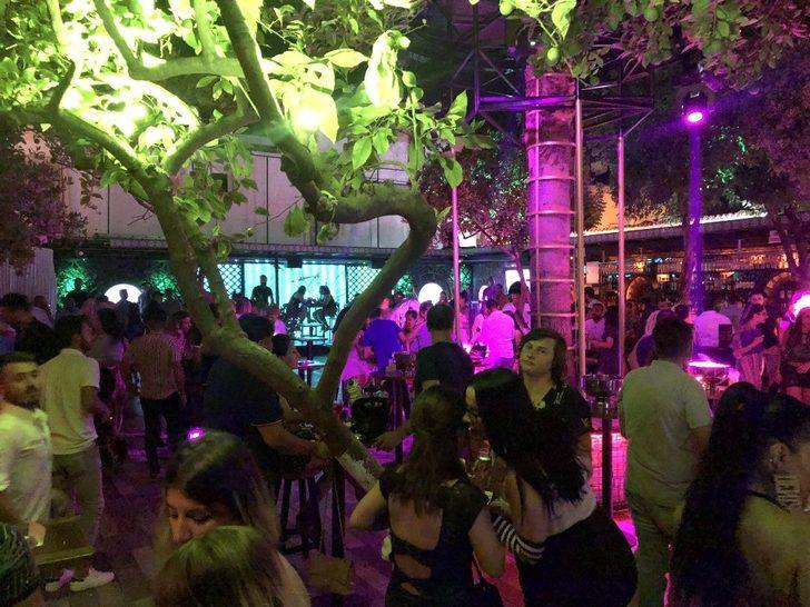 Kuşadası’nda sosyal mesafeli eğlence G3