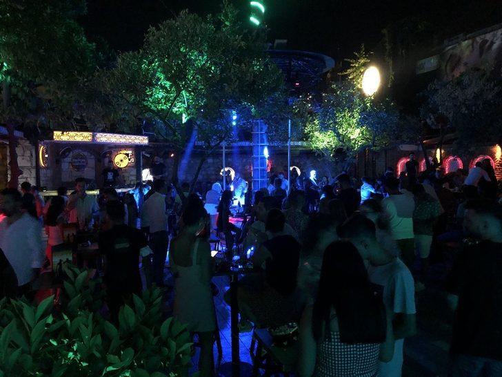 Kuşadası’nda sosyal mesafeli eğlence G4