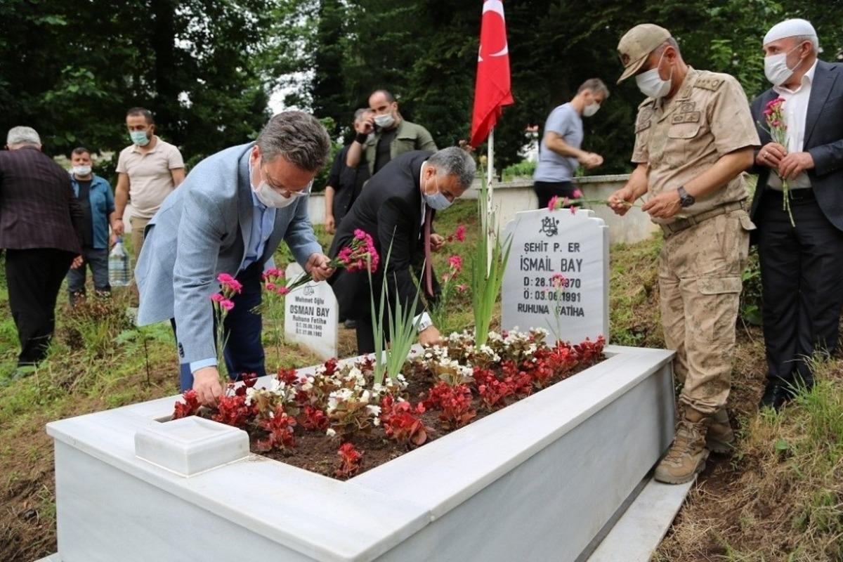 Vali &Uuml;nl&uuml;, şehit yakınlarını ve gazileri bayramda yalnız bırakmadı