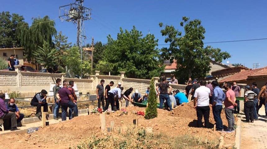 Bilecik'te gölette boğulan anne ve kızı toprağa verildi