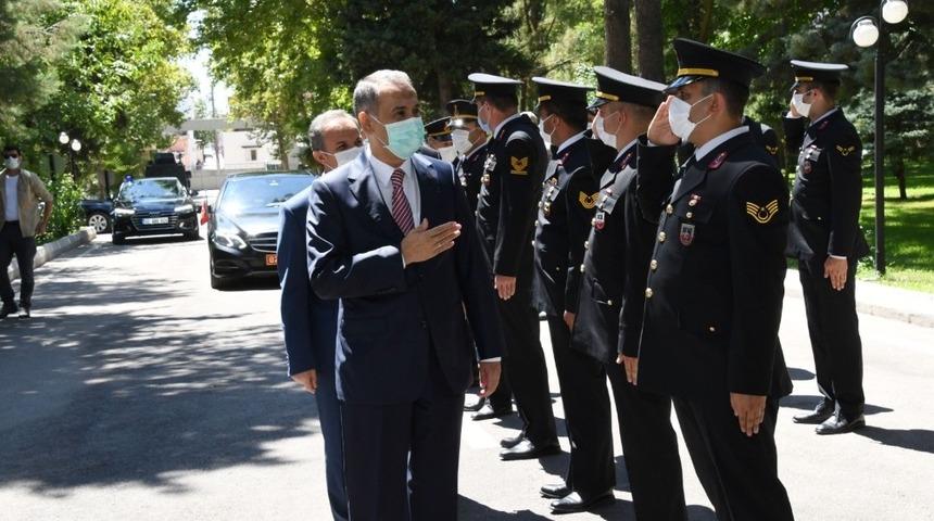 Vali &Ccedil;uhadar&rsquo;dan kamu kurumlarına bayram ziyareti
