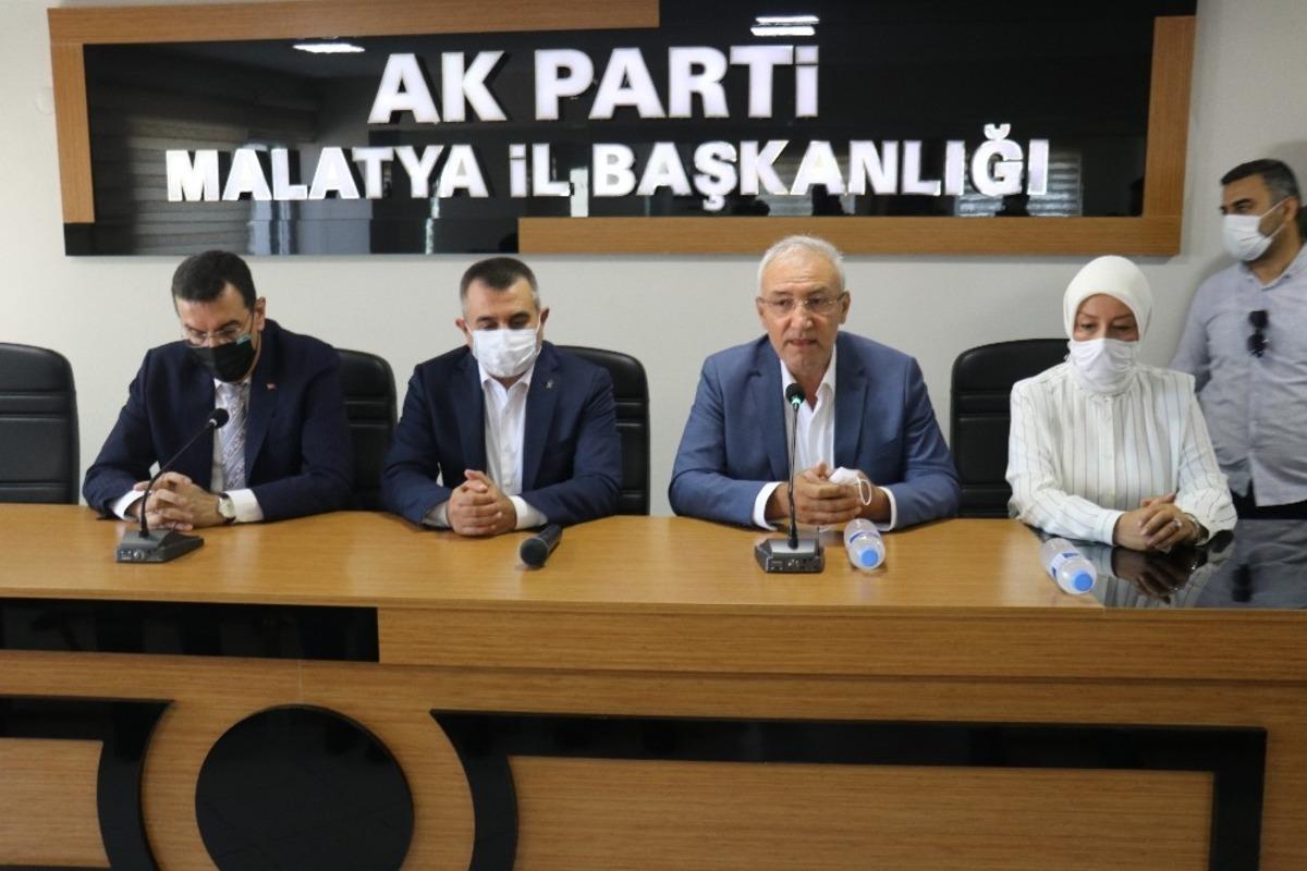 AK Parti Malatya İl Başkanlığında bayramlaşma t&ouml;reni