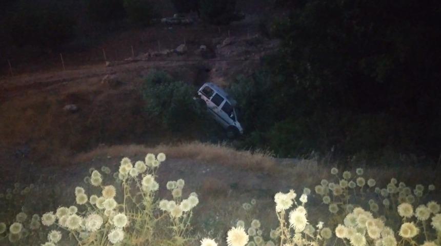 Hafif ticari ara&ccedil; şarampole u&ccedil;tu: 1 yaralı