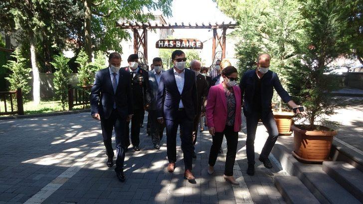 Uşak protokolü bayramlaştı G1