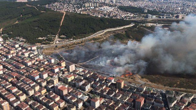 Maltepe'de askeriyenin içindeki otluk alanda yangın (1)