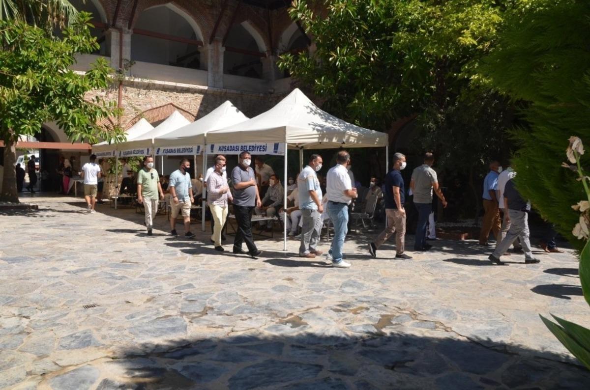 Kuşadası&rsquo;nda resmi bayramlaşma Kervansaray&rsquo;da yapıldı