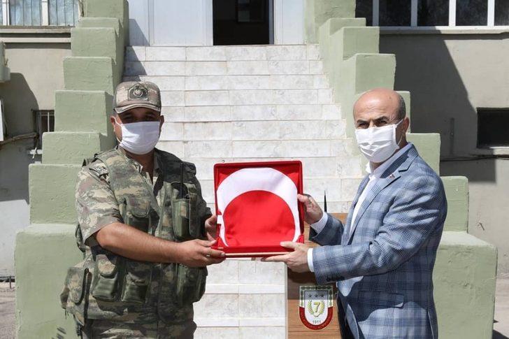 Mardin Valisi Demirtaş’tan sınırdaki Mehmetçiğe bayram ziyareti G4