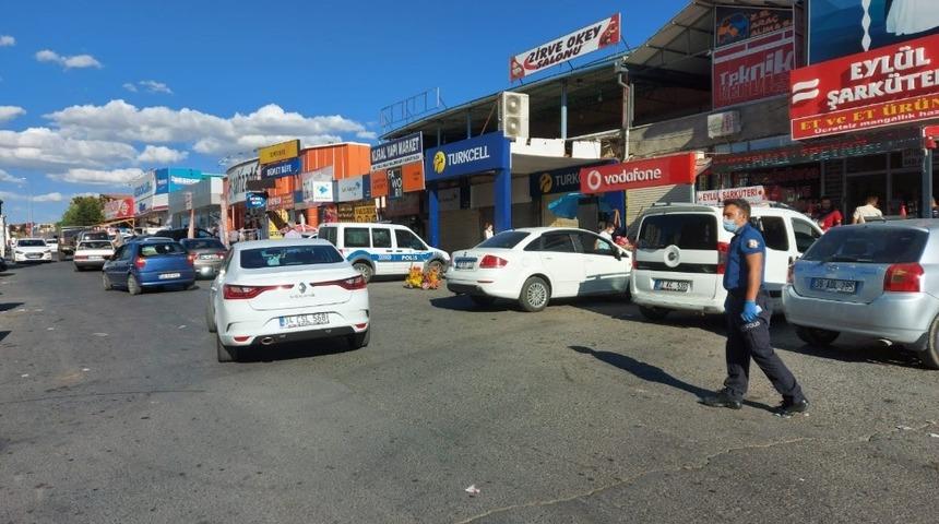 Kayseri&rsquo;de bı&ccedil;aklı kavga: 1&rsquo;i ağır 3 yaralı