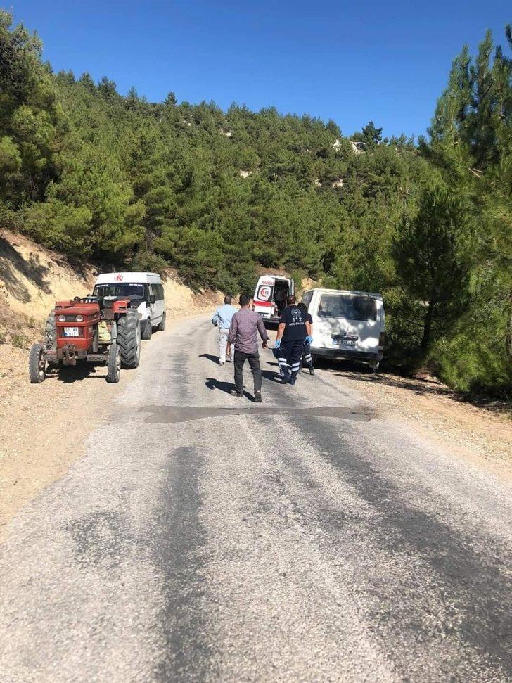 Birlikte gezmeye giden aileler kaza geçirdi: 4 yaralı G2