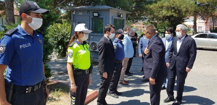 Vali Gürel, asker ve polisle bayramlaştı G2