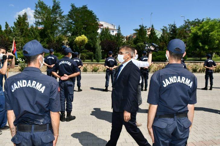 Vali Gürel, asker ve polisle bayramlaştı G3