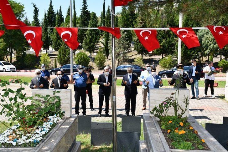 Vali Gürel, asker ve polisle bayramlaştı G4