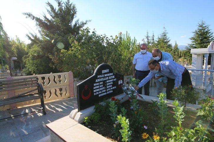 Başkan Arpacı, 1 Ağustos şehitlerine mezar başlarında dua etti G4