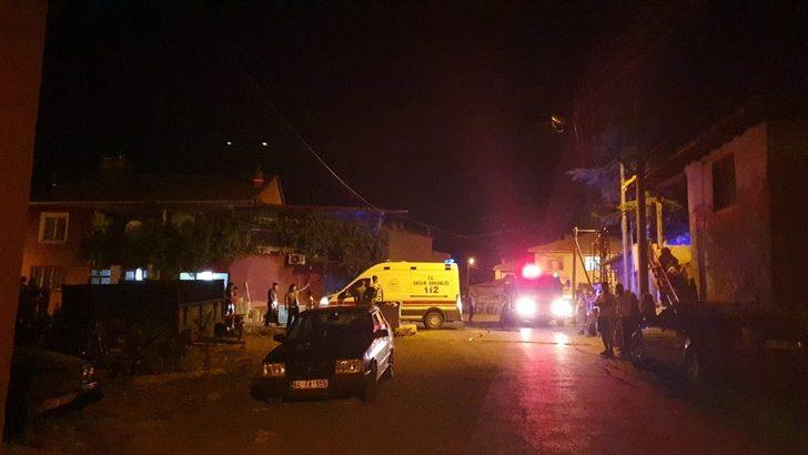 Odun ve samanların bulunduğu müştemilatta çıkan yangın paniğe neden oldu G2