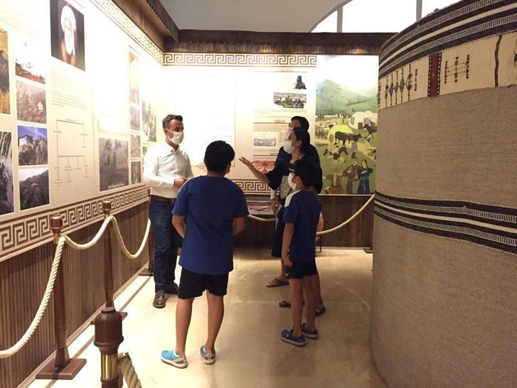 Koreli aileye Yaşayan Şehir Müzesi İngilizce anlatıldı G3