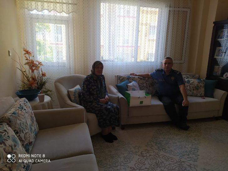 Kuşadası’nda şehit aileleri ve gazilere bayram ziyareti G4