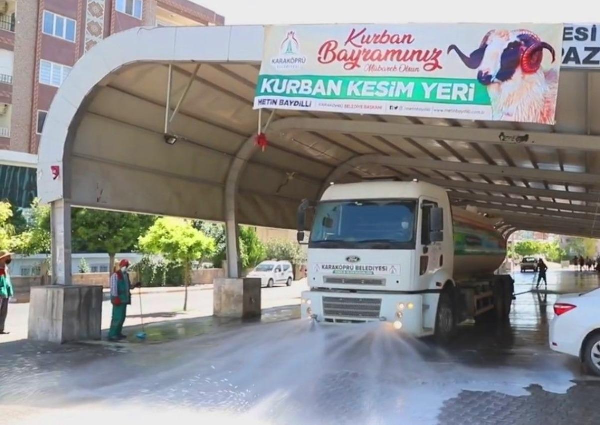 Kurban kesim sonrası dezenfekte &ccedil;alışması